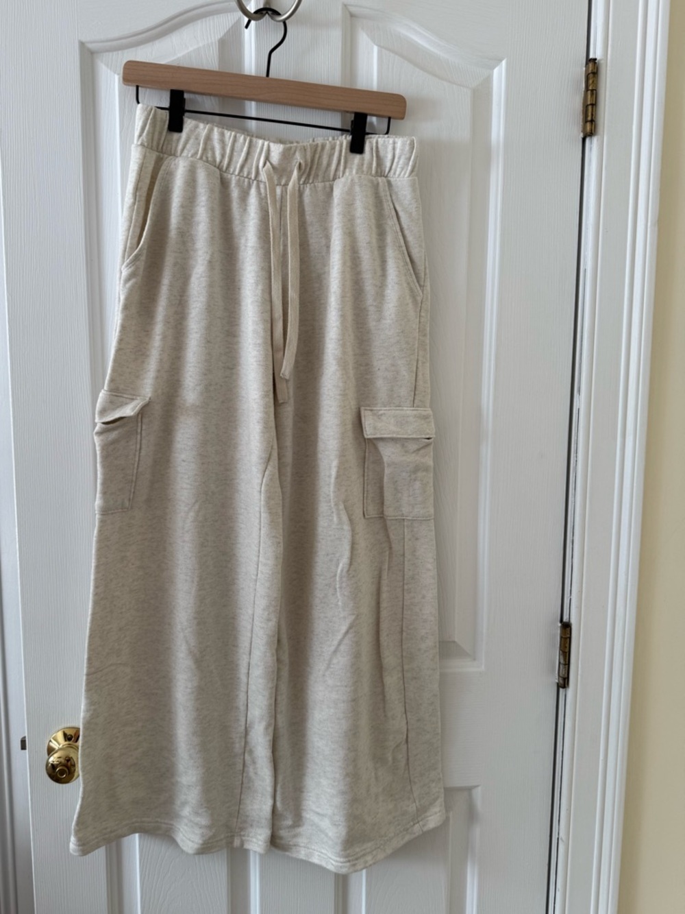 Colsie Cream Elastic Cargo Sweatpants